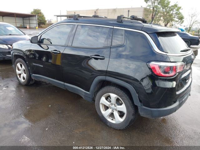 3C4NJCBB3JT495320 Jeep Compass Latitude Fwd