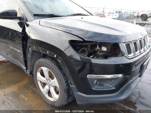 3C4NJCBB3JT495320 Jeep Compass Latitude Fwd