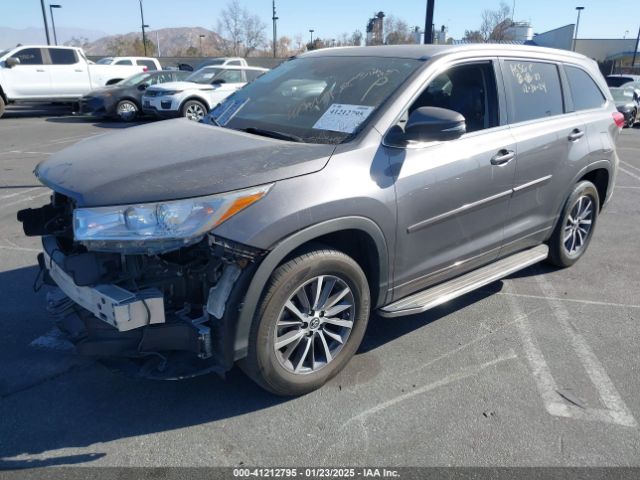 5TDKZRFH9HS518276 Toyota Highlander Xle