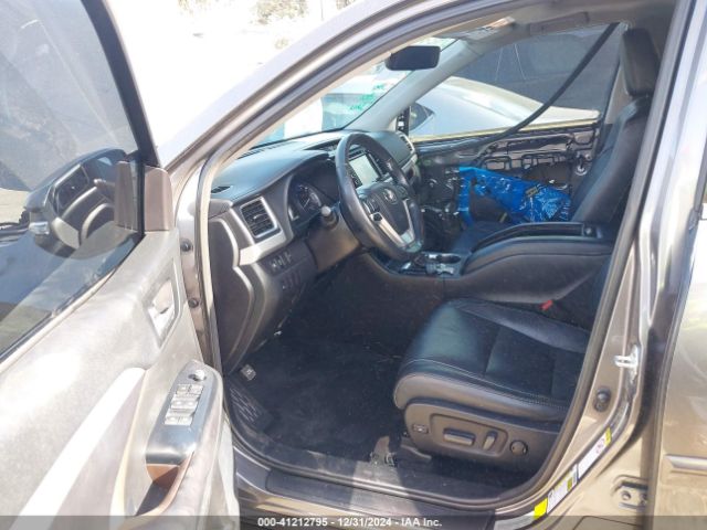 5TDKZRFH9HS518276 Toyota Highlander Xle