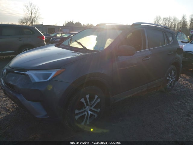Toyota RAV4 LE 2016 JTMBFREV1GJ092661 Image 2