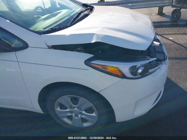 KNAFK5A87J5772972 KIA FORTE LX