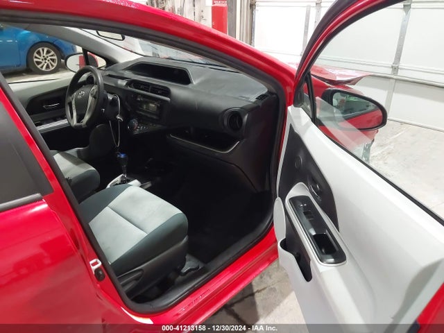 JTDKDTB36E1557972 Toyota Prius C Two