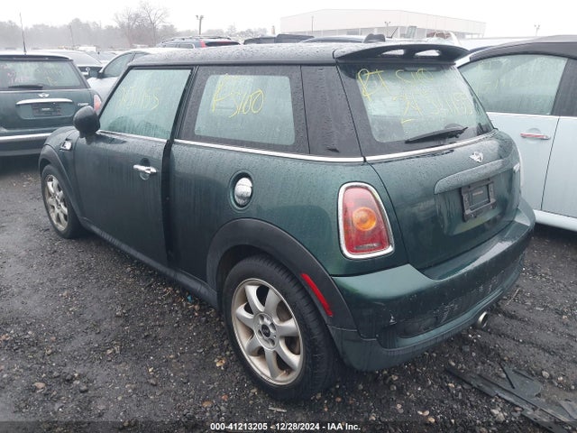2010 MINI COOPER S WMWMF7C55ATZ70634 Photo 2