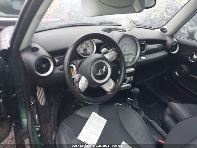 2010 MINI COOPER S WMWMF7C55ATZ70634 Photo 4