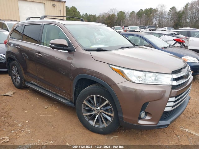 Toyota Highlander Xle 2018 5TDJZRFH1JS876490 Image 1