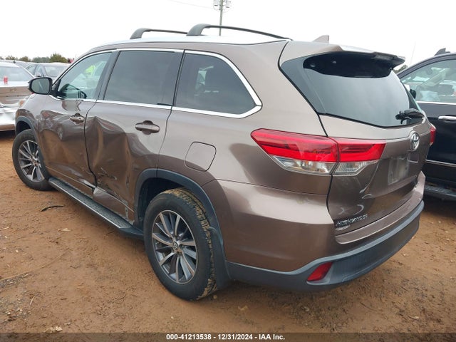 Toyota Highlander Xle 2018 5TDJZRFH1JS876490 Image 3