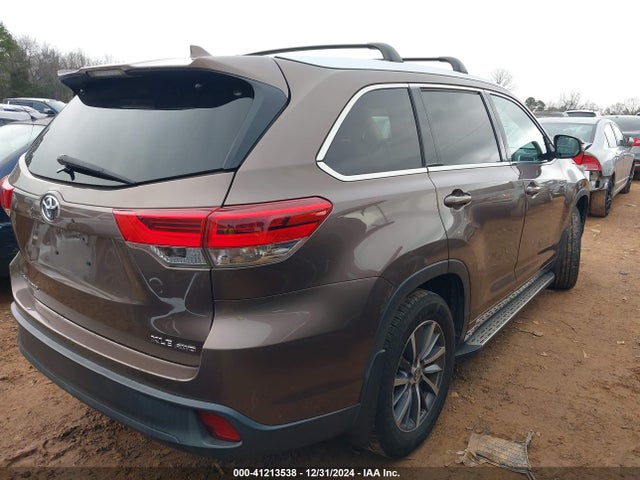 Toyota Highlander Xle 2018 5TDJZRFH1JS876490 Image 4