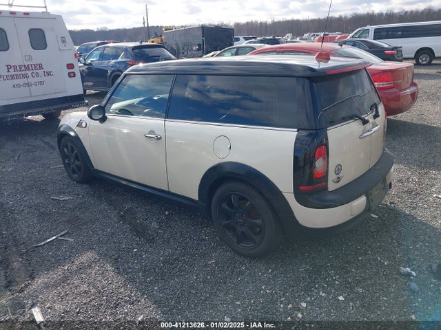 2010 MINI COOPER CLUBMAN WMWML3C55ATX38343 Photo 2