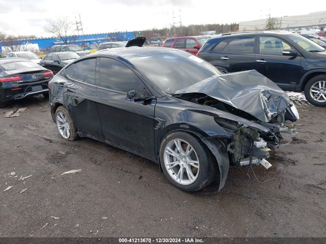 2021 TESLA MODEL Y 5YJYGDEEXMF121281 Photo 0