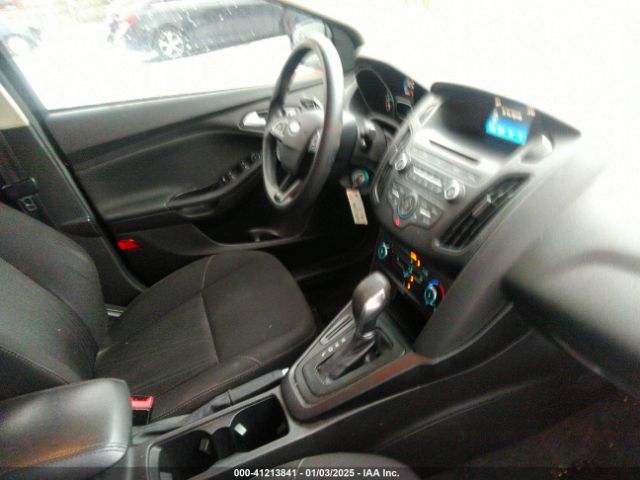 1FADP3F29HL291718 Ford FOCUS SE