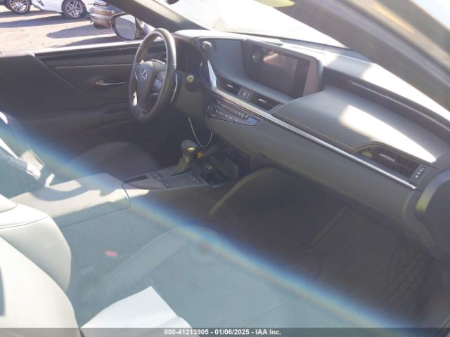 58AB21B13KU001514 Lexus ES 300H