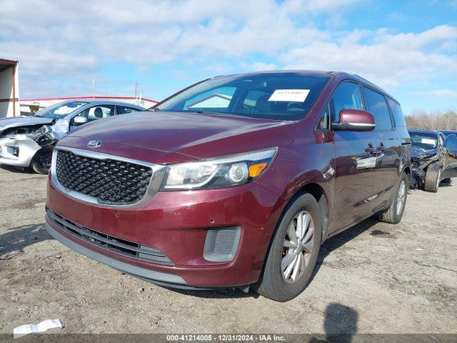 KIA SEDONA LX 2017 KNDMB5C12H6268747 Image 2