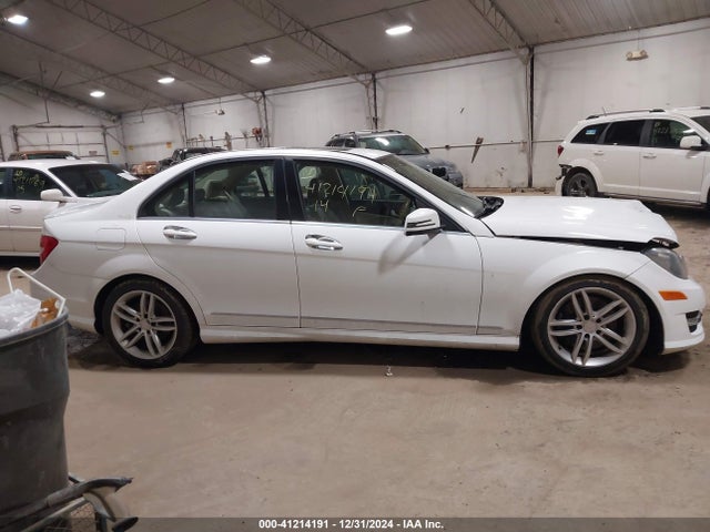 WDDGF8AB8ER318002 Mercedes-Benz C 300 Luxury 4matic/sport 4matic