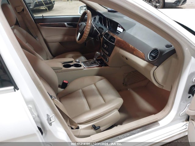 WDDGF8AB8ER318002 Mercedes-Benz C 300 Luxury 4matic/sport 4matic