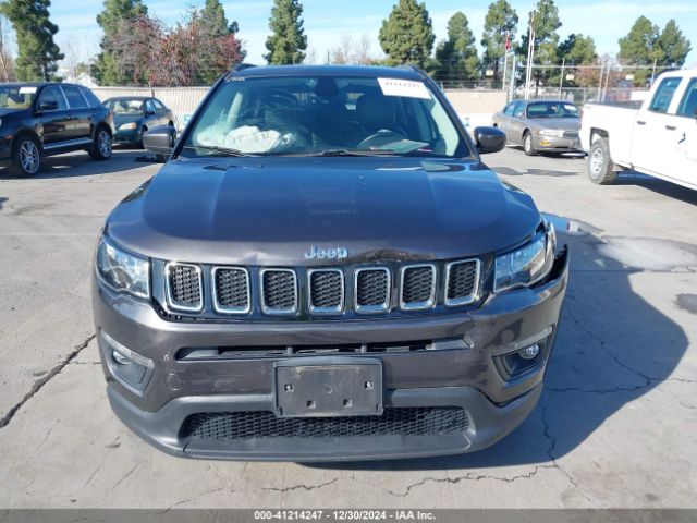 3C4NJCBB6JT102877 Jeep Compass Latitude Fwd