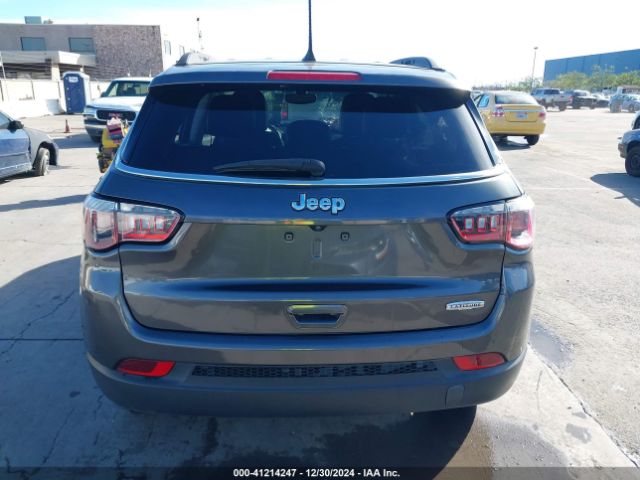 3C4NJCBB6JT102877 Jeep Compass Latitude Fwd