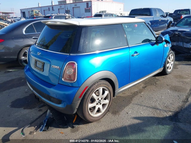 2010 MINI COOPER S WMWMF7C52ATZ70784 Photo 3