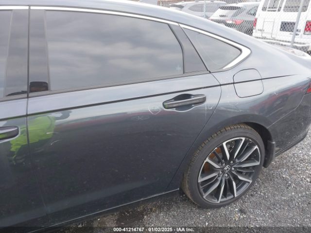 1HGCY2F8XPA048979 Honda Accord Hybrid Touring