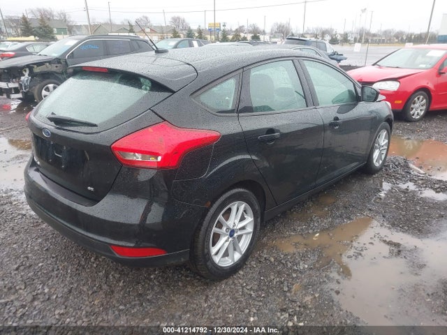 Ford FOCUS SE 2017 1FADP3K24HL323593 Image 4
