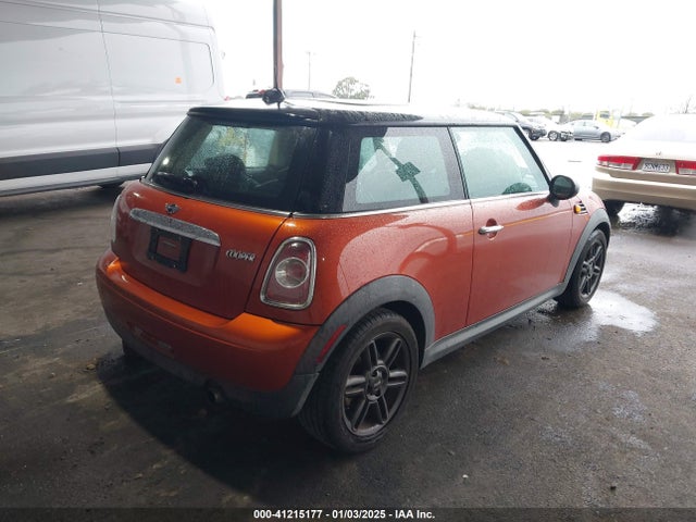2011 MINI COOPER WMWSU3C56BT091103 Photo 3