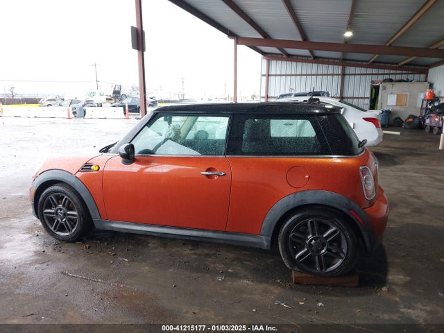 2011 MINI COOPER WMWSU3C56BT091103 Photo 5