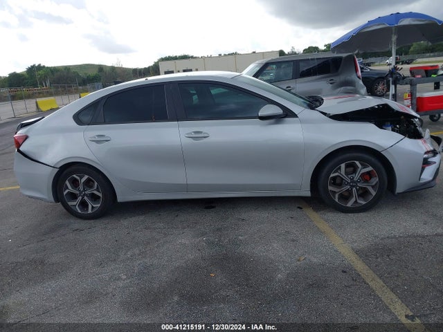 3KPF24AD6ME294384 KIA Forte Lxs