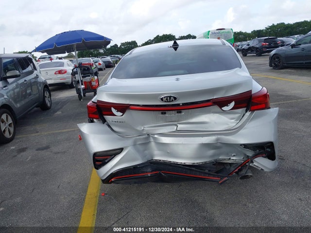3KPF24AD6ME294384 KIA Forte Lxs