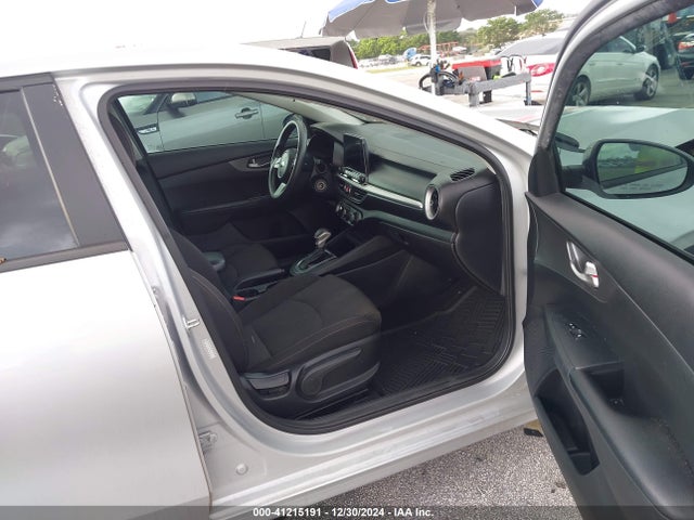 3KPF24AD6ME294384 KIA Forte Lxs