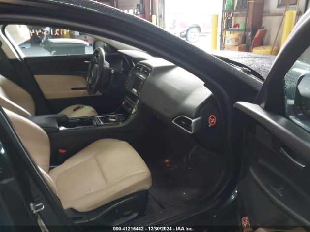 2017 JAGUAR XE SAJAJ4BV8HA965939 Photo 4