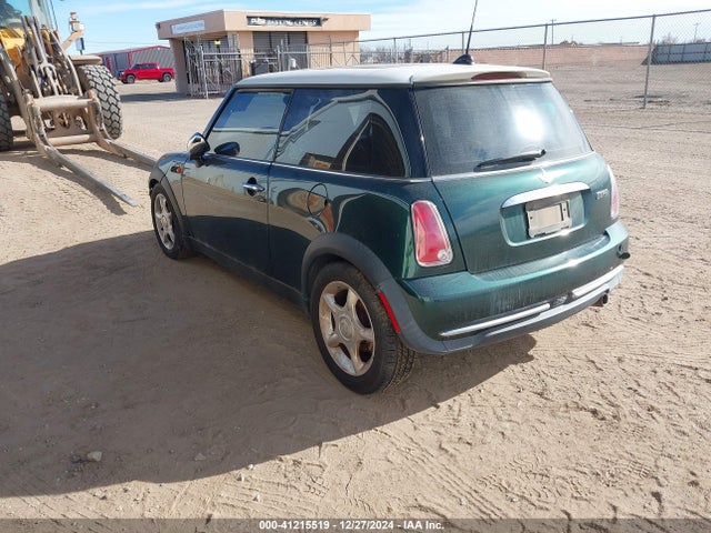 2006 MINI COOPER WMWRC335X6TJ75609 Photo 2