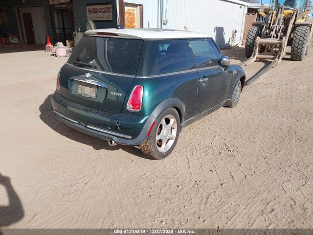 2006 MINI COOPER WMWRC335X6TJ75609 Photo 3