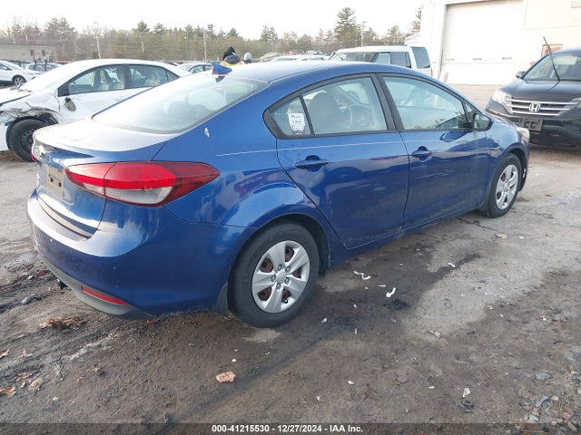41215530 :رقم المزاد ، 3KPFK4A71HE012412 vin ، 2017 Kia Forte Lx مزاد بيع