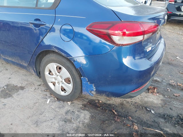 41215530 :رقم المزاد ، 3KPFK4A71HE012412 vin ، 2017 Kia Forte Lx مزاد بيع