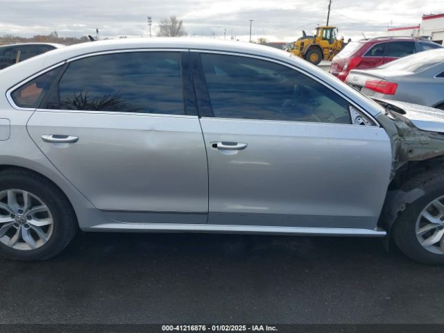1VWAS7A3XGC018558 Volkswagen Passat 1.8t S