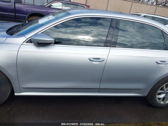 1VWAS7A3XGC018558 Volkswagen Passat 1.8t S