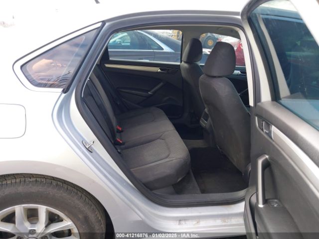 1VWAS7A3XGC018558 Volkswagen Passat 1.8t S
