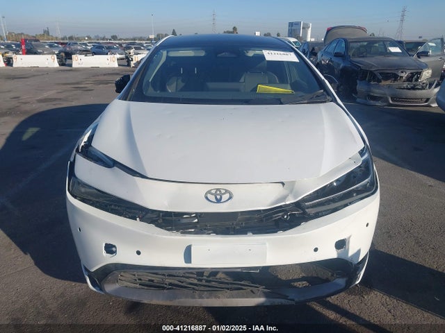 JTDACAAU1R3015637 Toyota Prius Limited