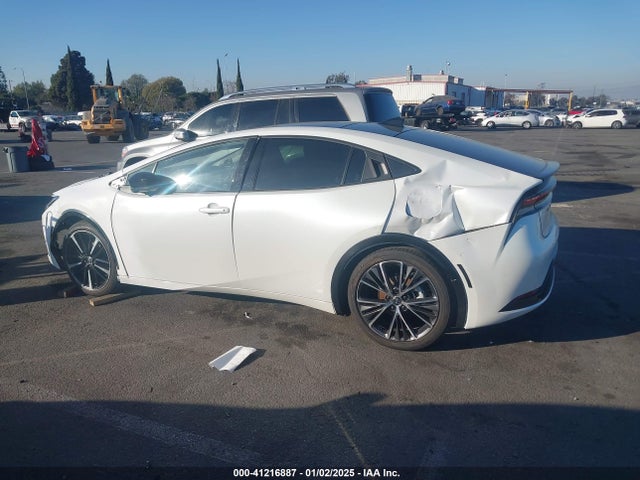 JTDACAAU1R3015637 Toyota Prius Limited