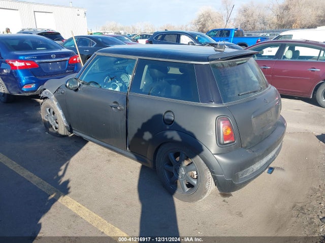 2010 MINI COOPER S WMWMF7C53ATZ73189 Photo 2