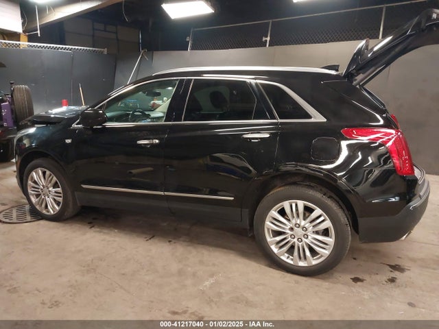 2018 CADILLAC XT5 1GYKNFRS2JZ195799 Photo 2