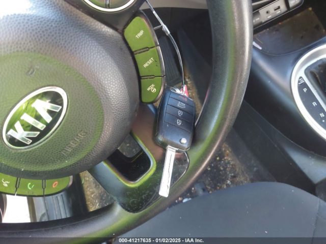 KNDJN2A29E7025270 KIA Soul