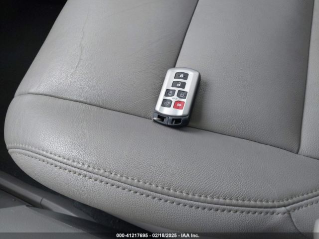 5TDYZ3DC3LS051069 Toyota SIENNA XLE