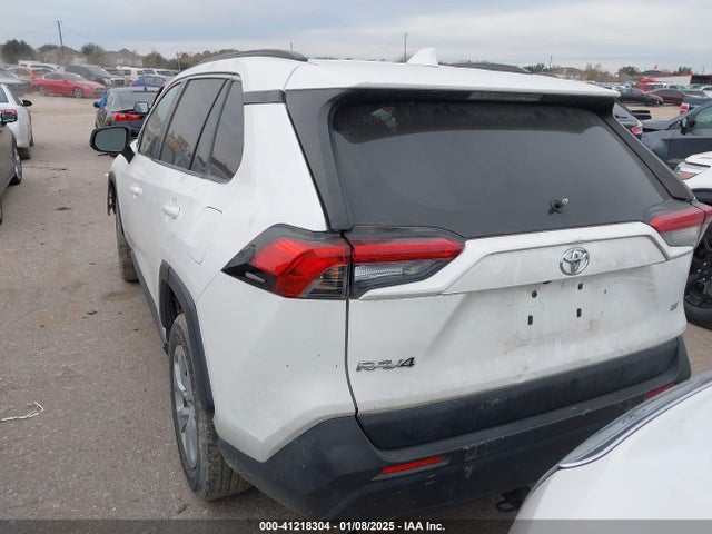 Toyota RAV4 LE 2019 JTMH1RFV8KD014750 Image 3