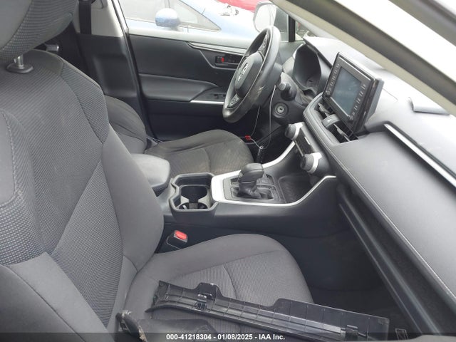 Toyota RAV4 LE 2019 JTMH1RFV8KD014750 Image 5