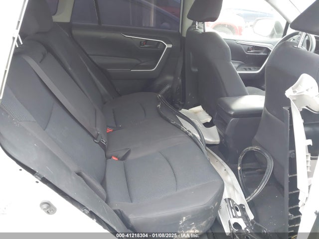 Toyota RAV4 LE 2019 JTMH1RFV8KD014750 Image 8