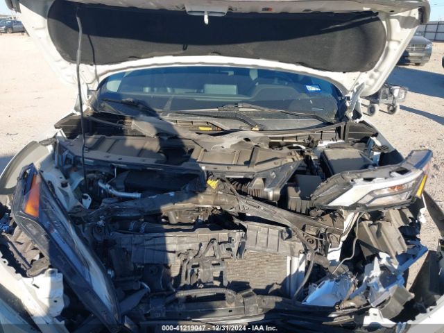 5N1BT3BA8NC707615 Nissan Rogue Sv Fwd