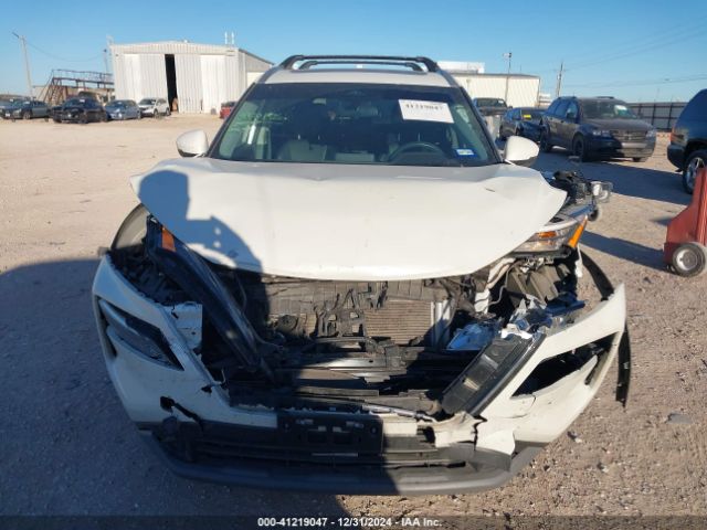 5N1BT3BA8NC707615 Nissan Rogue Sv Fwd