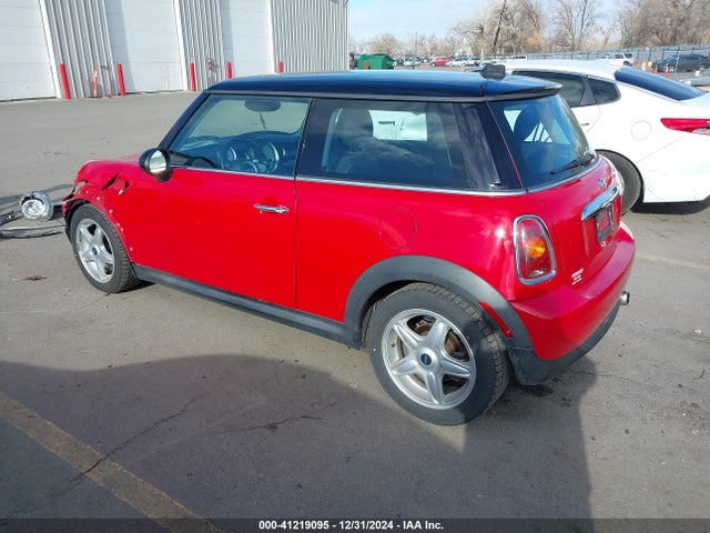 2008 MINI COOPER WMWMF33508TT59252 Photo 2
