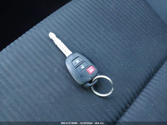JTMZFREV9GD086944 Toyota RAV4 LE